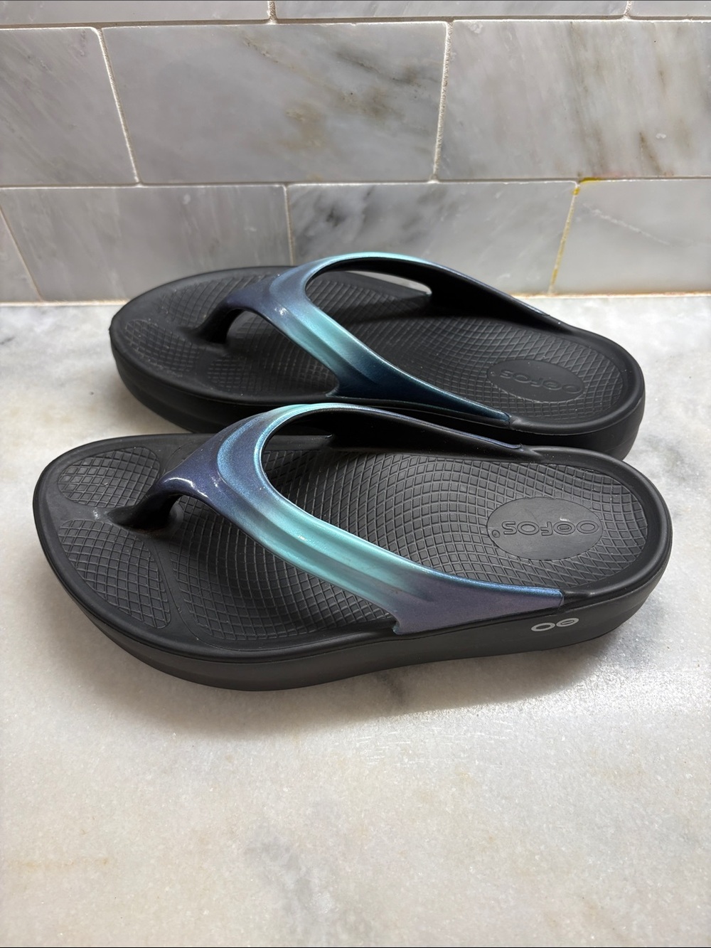 Oofos - Size 7